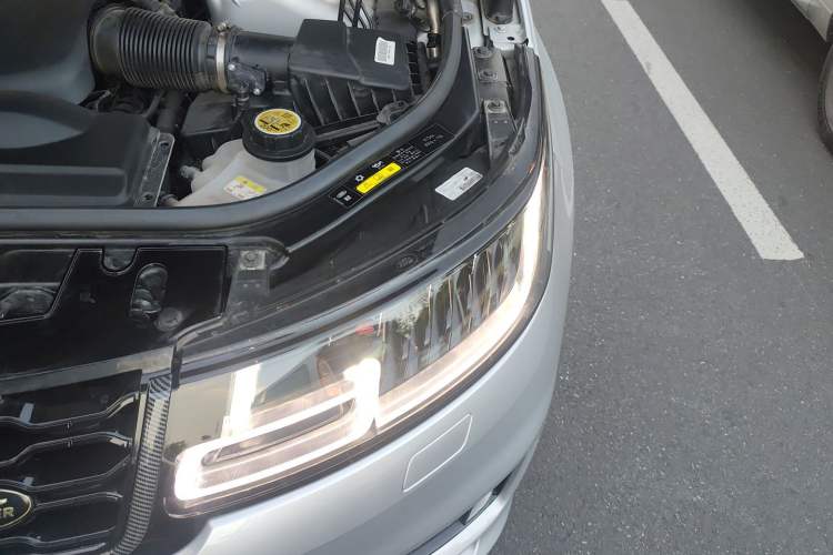 Used Land Rover Range Sport 2022 3.0 L6 YAO Black Edition Engine Bay Left