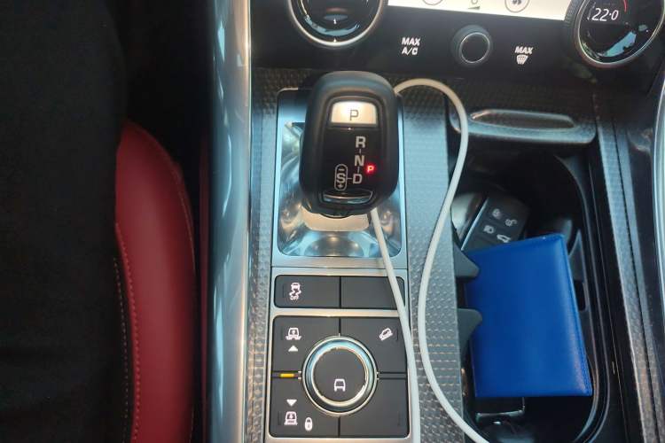 Used Land Rover Range Sport 2022 3.0 L6 YAO Black Edition Gear Lever