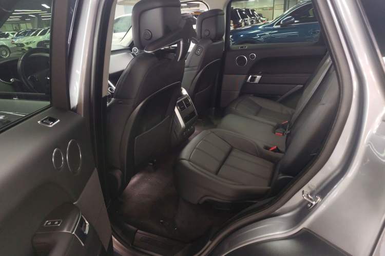 Used Land Rover Range Sport 2022 3.0 L6 SE Interior 4