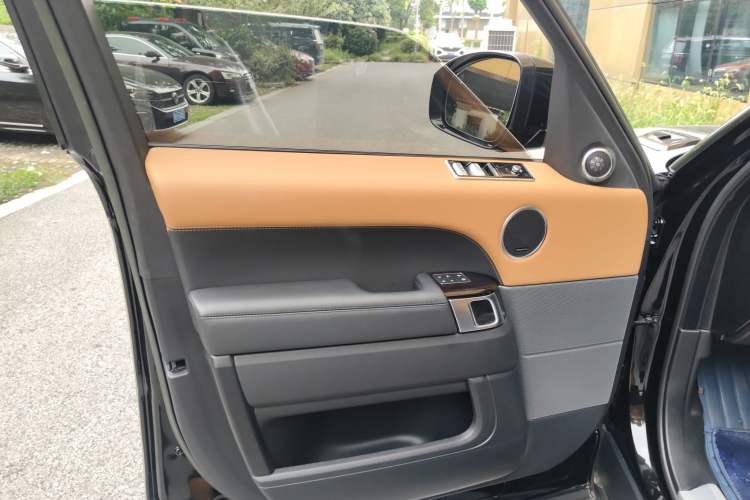 Used Land Rover Range Sport 2022 3.0 L6 YAO Black Edition Left Front Door Interior