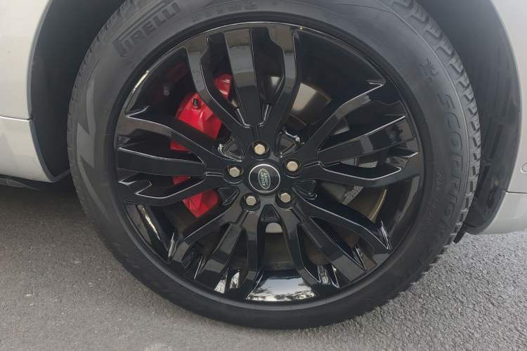 Used Land Rover Range Sport 2022 3.0 L6 YAO Black Edition Right Front Wheel Hub