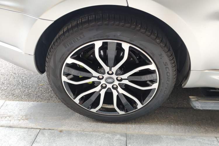 Used Land Rover Range Sport 2022 3.0 L6 YAO Black Edition Right Rear Wheel Hub