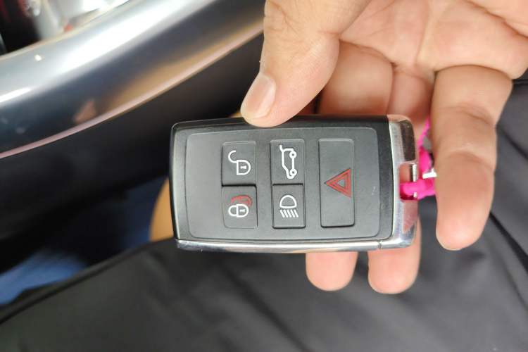 Used Land Rover Range Sport 2022 3.0 L6 YAO Black Edition Vehicle Key