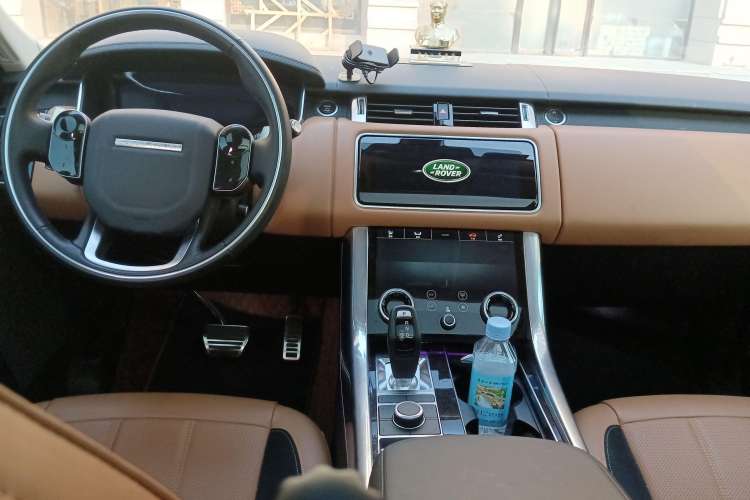 Used Land Rover Range Sport 2022 3.0 L6 YAO Black Edition Center Console