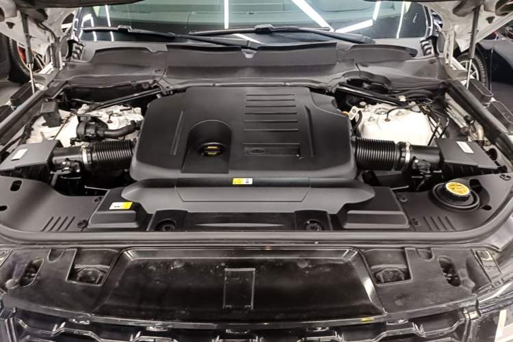 Used Land Rover Range Sport 2022 3.0 L6 YAO Black Edition Engine Bay