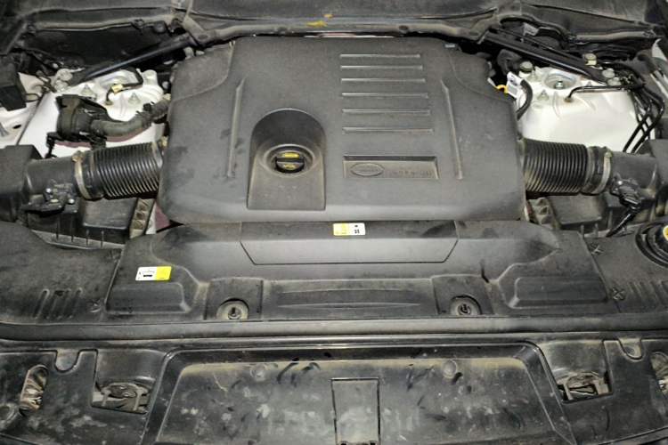 Used Land Rover Range Sport 2022 3.0 L6 YAO Black Edition Engine Bay