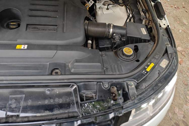 Used Land Rover Range Sport 2022 3.0 L6 YAO Black Edition Engine Bay Left