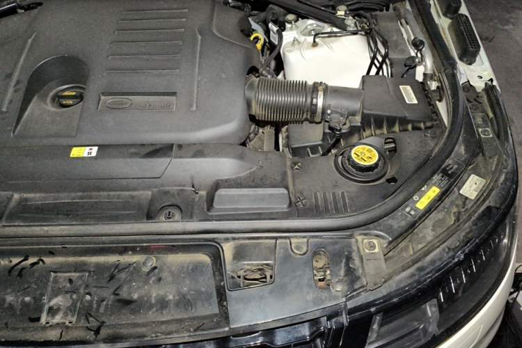 Used Land Rover Range Sport 2022 3.0 L6 YAO Black Edition Engine Bay Left