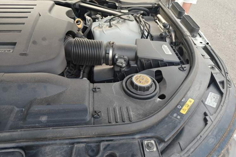 Used Land Rover Range Sport 2022 3.0 L6 YAO Black Edition Engine Bay Left