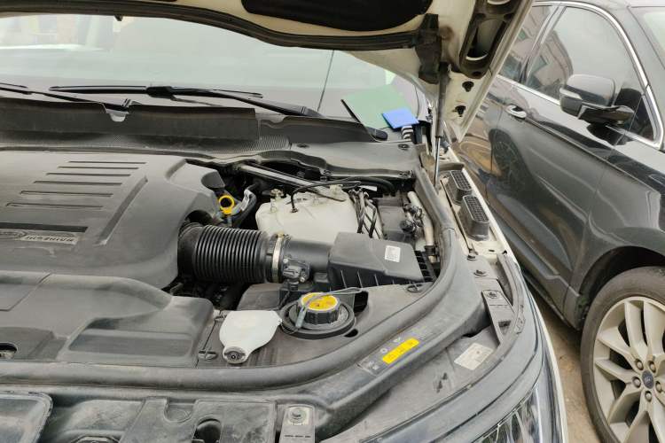 Used Land Rover Range Sport 2022 3.0 L6 YAO Black Edition Engine Bay Left