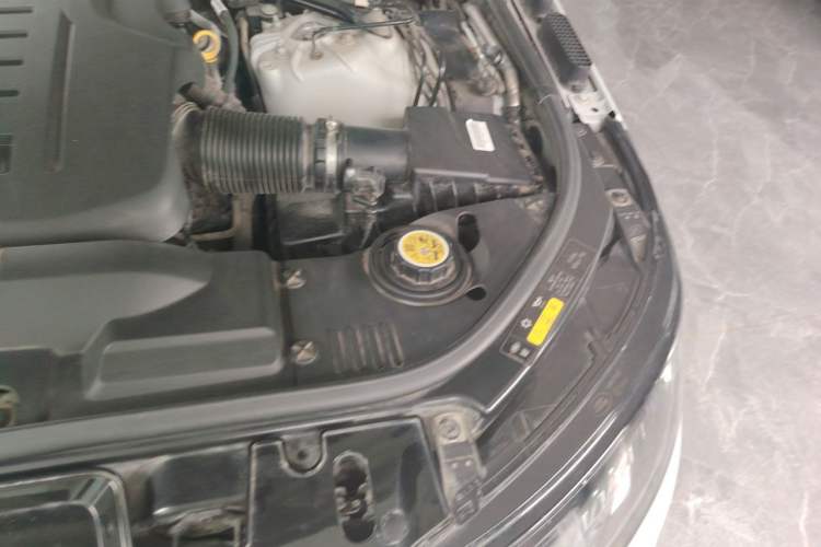 Used Land Rover Range Sport 2022 3.0 L6 YAO Black Edition Engine Bay Left