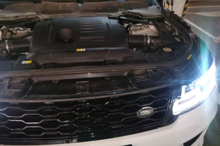 Used Land Rover Range Sport 2022 3.0 L6 YAO Black Edition Engine Bay Left