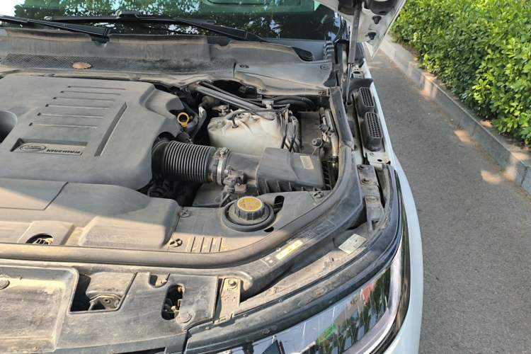 Used Land Rover Range Sport 2022 3.0 L6 YAO Black Edition Engine Bay Left