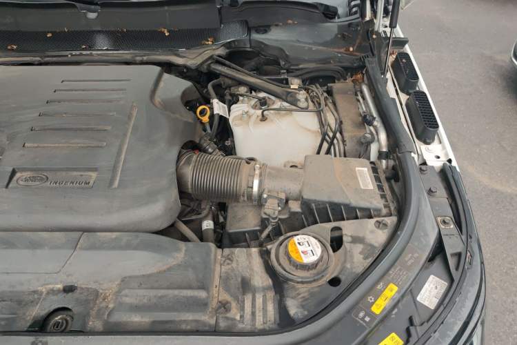 Used Land Rover Range Sport 2022 3.0 L6 HST Engine Bay Left