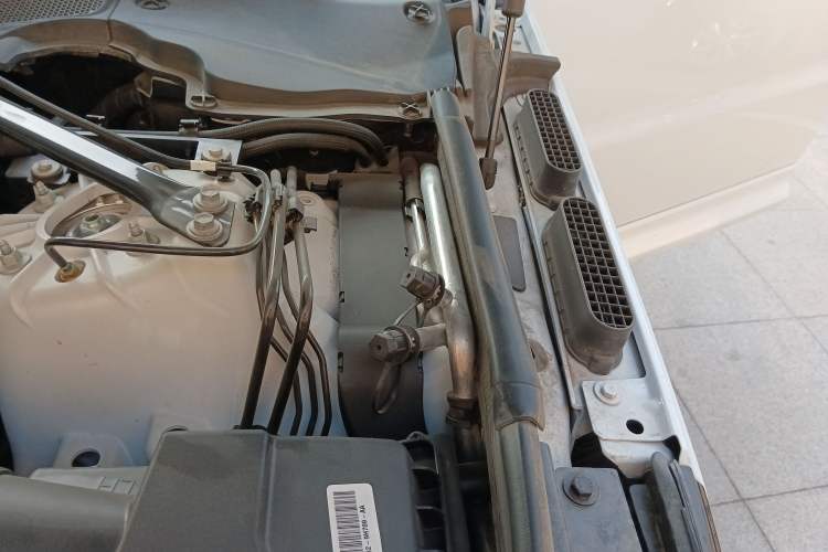 Used Land Rover Range Sport 2022 3.0 L6 YAO Black Edition Engine Bay Left