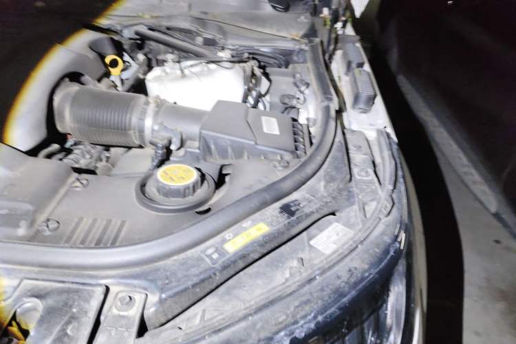 Used Land Rover Range Sport 2022 3.0 L6 YAO Black Edition Engine Bay Left