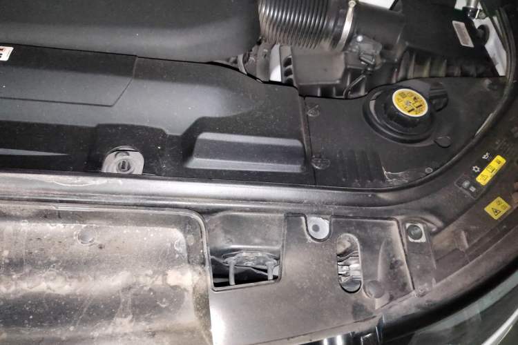 Used Land Rover Range Sport 2022 3.0 L6 HST Engine Bay Left