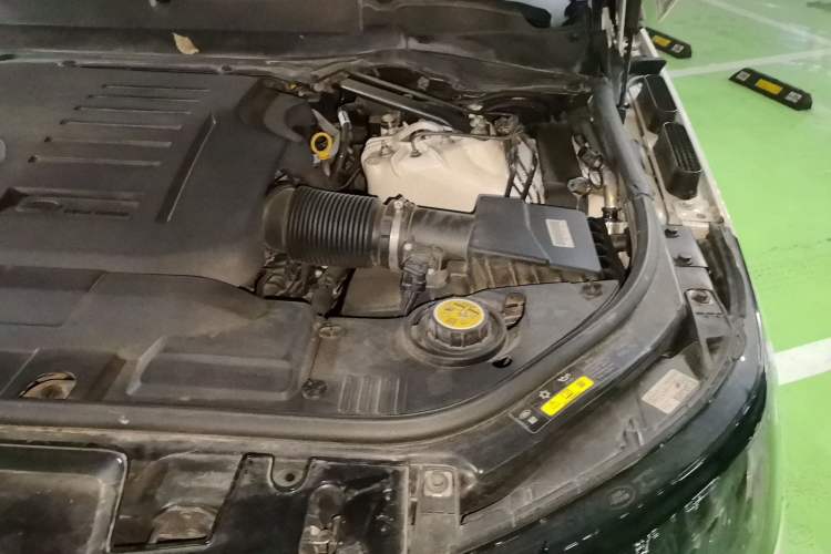 Used Land Rover Range Sport 2022 3.0 L6 YAO Black Edition Engine Bay Left