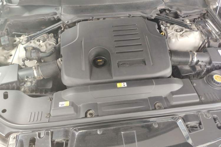 Used Land Rover Range Sport 2022 3.0 L6 YAO Black Edition Engine Bay