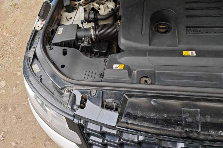 Used Land Rover Range Sport 2022 3.0 L6 YAO Black Edition Engine Bay Right