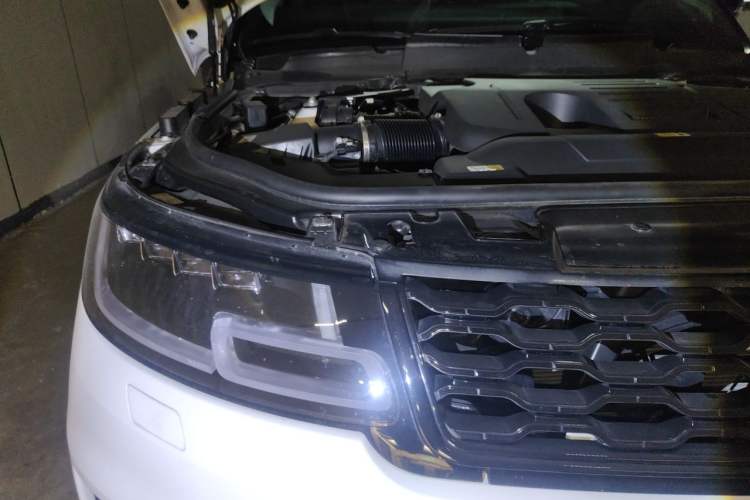 Used Land Rover Range Sport 2022 3.0 L6 YAO Black Edition Engine Bay Right