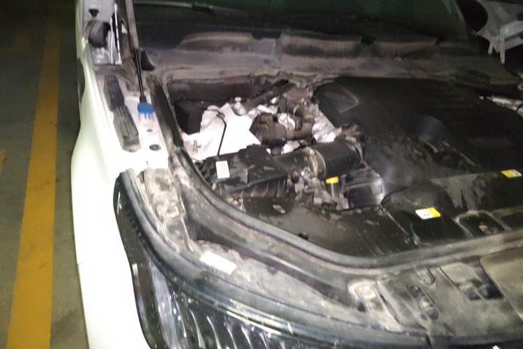 Used Land Rover Range Sport 2022 3.0 L6 YAO Black Edition Engine Bay Right
