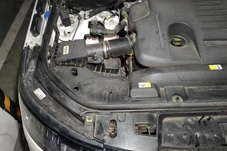Used Land Rover Range Sport 2022 3.0 L6 YAO Black Edition Engine Bay Right