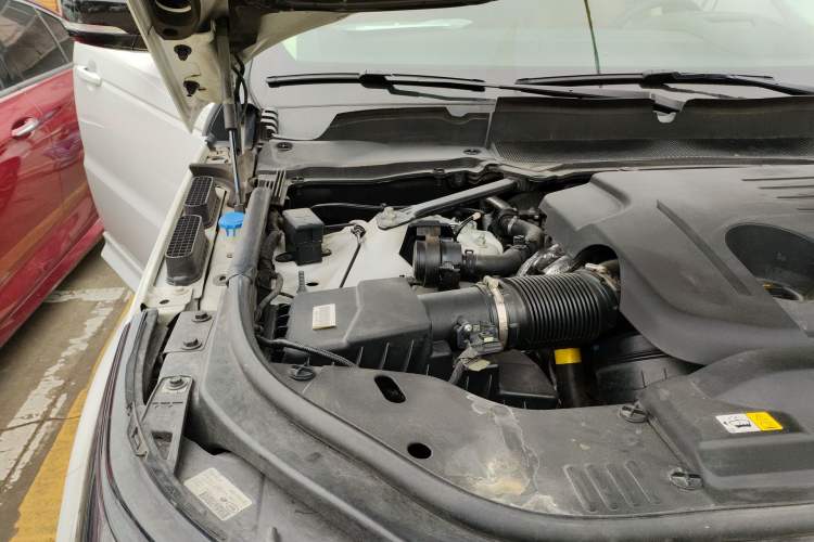 Used Land Rover Range Sport 2022 3.0 L6 YAO Black Edition Engine Bay Right