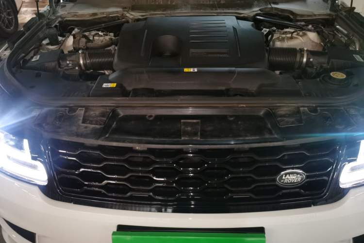 Used Land Rover Range Sport 2022 3.0 L6 YAO Black Edition Engine Bay Right