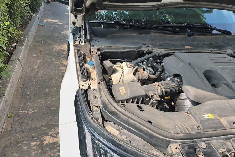 Used Land Rover Range Sport 2022 3.0 L6 YAO Black Edition Engine Bay Right