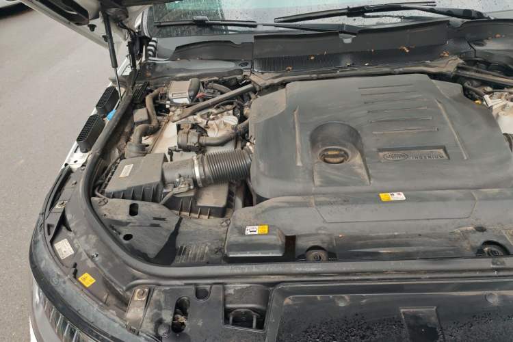 Used Land Rover Range Sport 2022 3.0 L6 HST Engine Bay Right