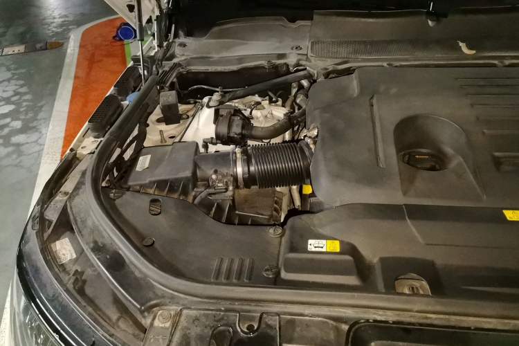 Used Land Rover Range Sport 2022 3.0 L6 YAO Black Edition Engine Bay Right