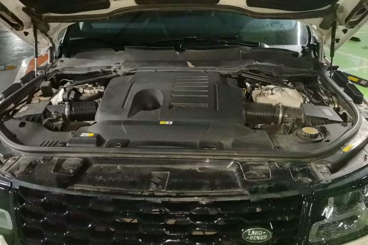 Used Land Rover Range Sport 2022 3.0 L6 YAO Black Edition Engine Bay