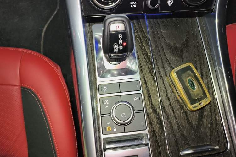 Used Land Rover Range Sport 2022 3.0 L6 YAO Black Edition Gear Lever