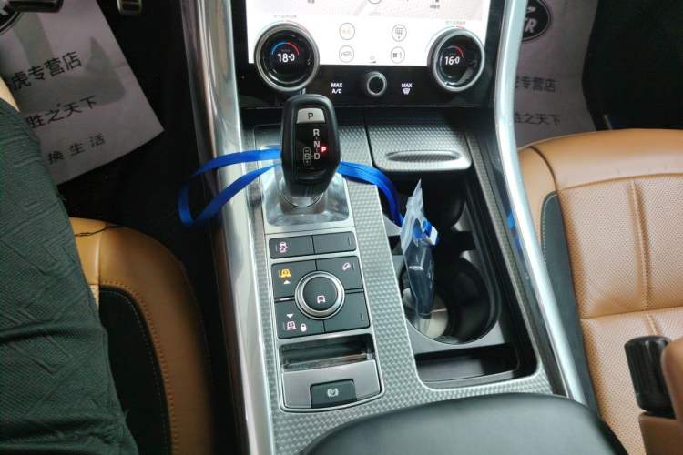 Used Land Rover Range Sport 2022 3.0 L6 YAO Black Edition Gear Lever