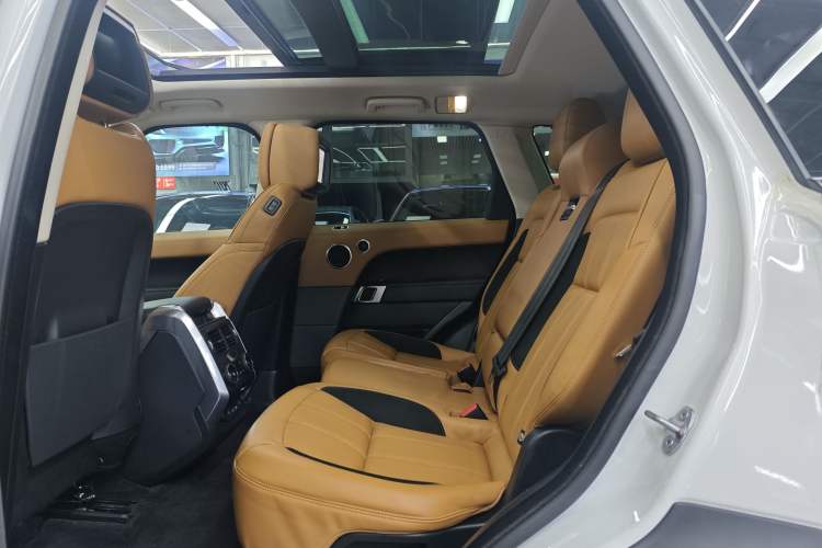 Used Land Rover Range Sport 2022 3.0 L6 YAO Black Edition Interior 2