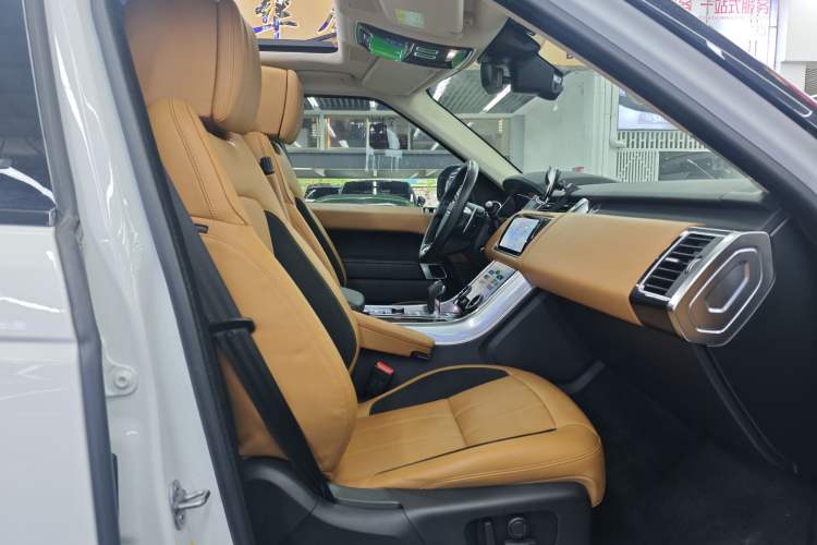 Used Land Rover Range Sport 2022 3.0 L6 YAO Black Edition Interior 4
