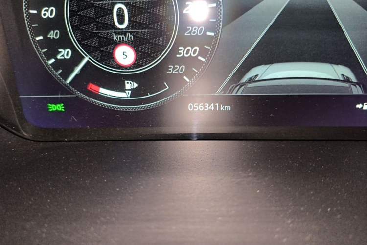 Used Land Rover Range Sport 2022 3.0 L6 YAO Black Edition Odometer Close Up