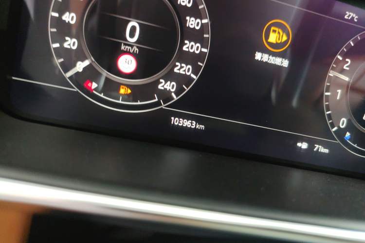 Used Land Rover Range Sport 2022 3.0 L6 YAO Black Edition Odometer Close Up
