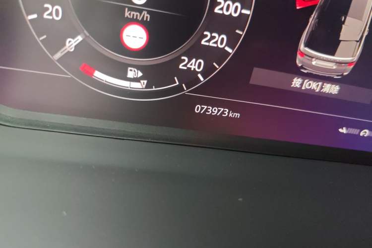 Used Land Rover Range Sport 2022 3.0 L6 HST Odometer Close Up