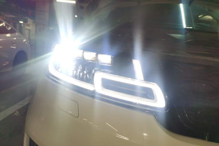 Used Land Rover Range Sport 2022 3.0 L6 YAO Black Edition Right Front Headlight