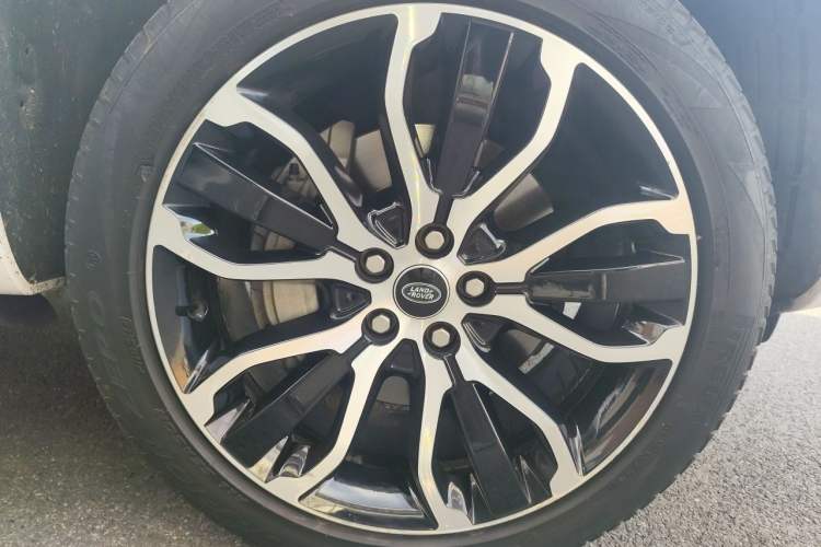 Used Land Rover Range Sport 2022 3.0 L6 YAO Black Edition Right Front Wheel Hub