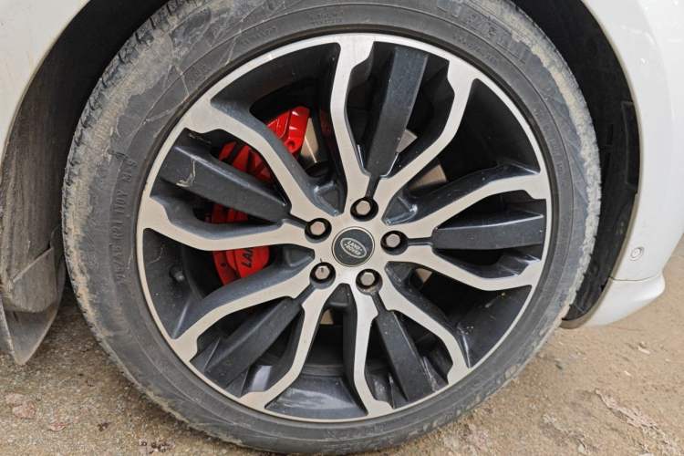 Used Land Rover Range Sport 2022 3.0 L6 YAO Black Edition Right Front Wheel Hub