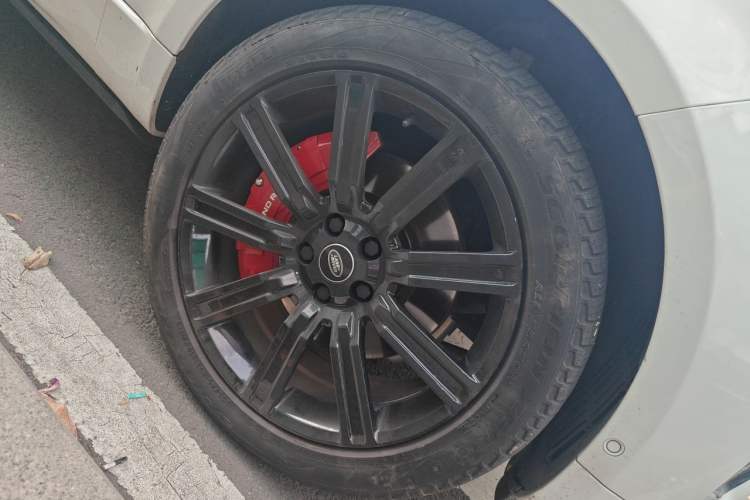 Used Land Rover Range Sport 2022 3.0 L6 YAO Black Edition Right Front Wheel Hub