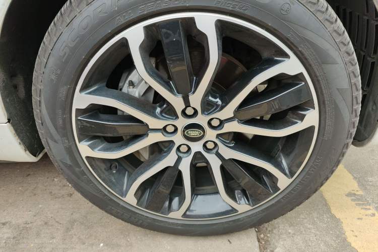 Used Land Rover Range Sport 2022 3.0 L6 YAO Black Edition Right Front Wheel Hub