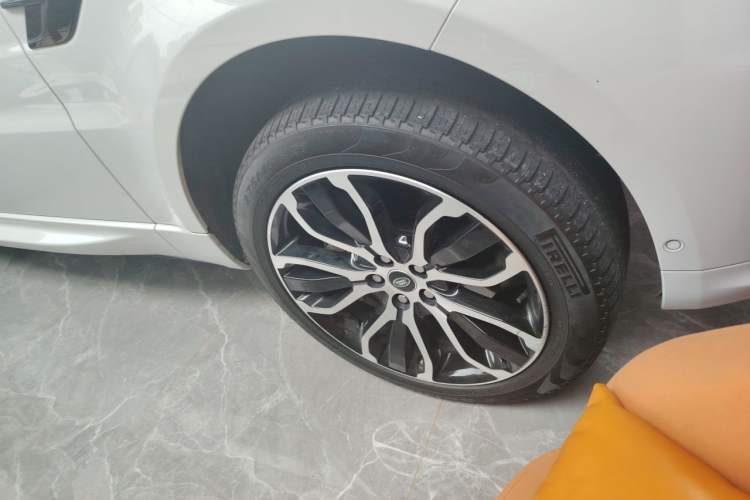 Used Land Rover Range Sport 2022 3.0 L6 YAO Black Edition Right Front Wheel Hub