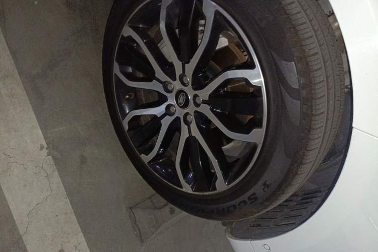 Used Land Rover Range Sport 2022 3.0 L6 YAO Black Edition Right Front Wheel Hub