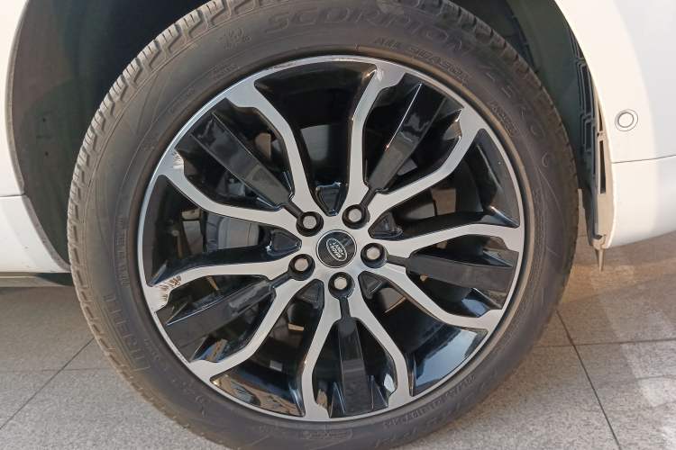 Used Land Rover Range Sport 2022 3.0 L6 YAO Black Edition Right Front Wheel Hub