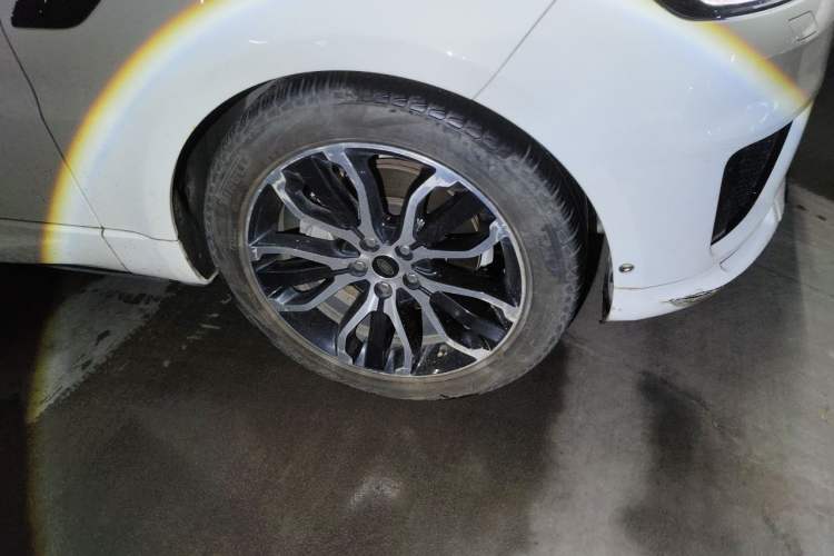 Used Land Rover Range Sport 2022 3.0 L6 YAO Black Edition Right Front Wheel Hub