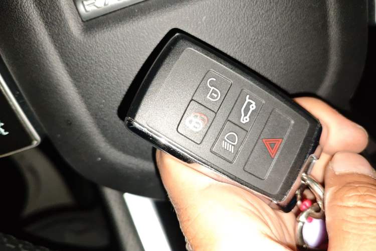 Used Land Rover Range Sport 2022 3.0 L6 YAO Black Edition Vehicle Key